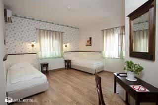 Отель Boutique Hotel Piazzetta Бакэу Двухместный номер с 2 отдельными кроватями-3